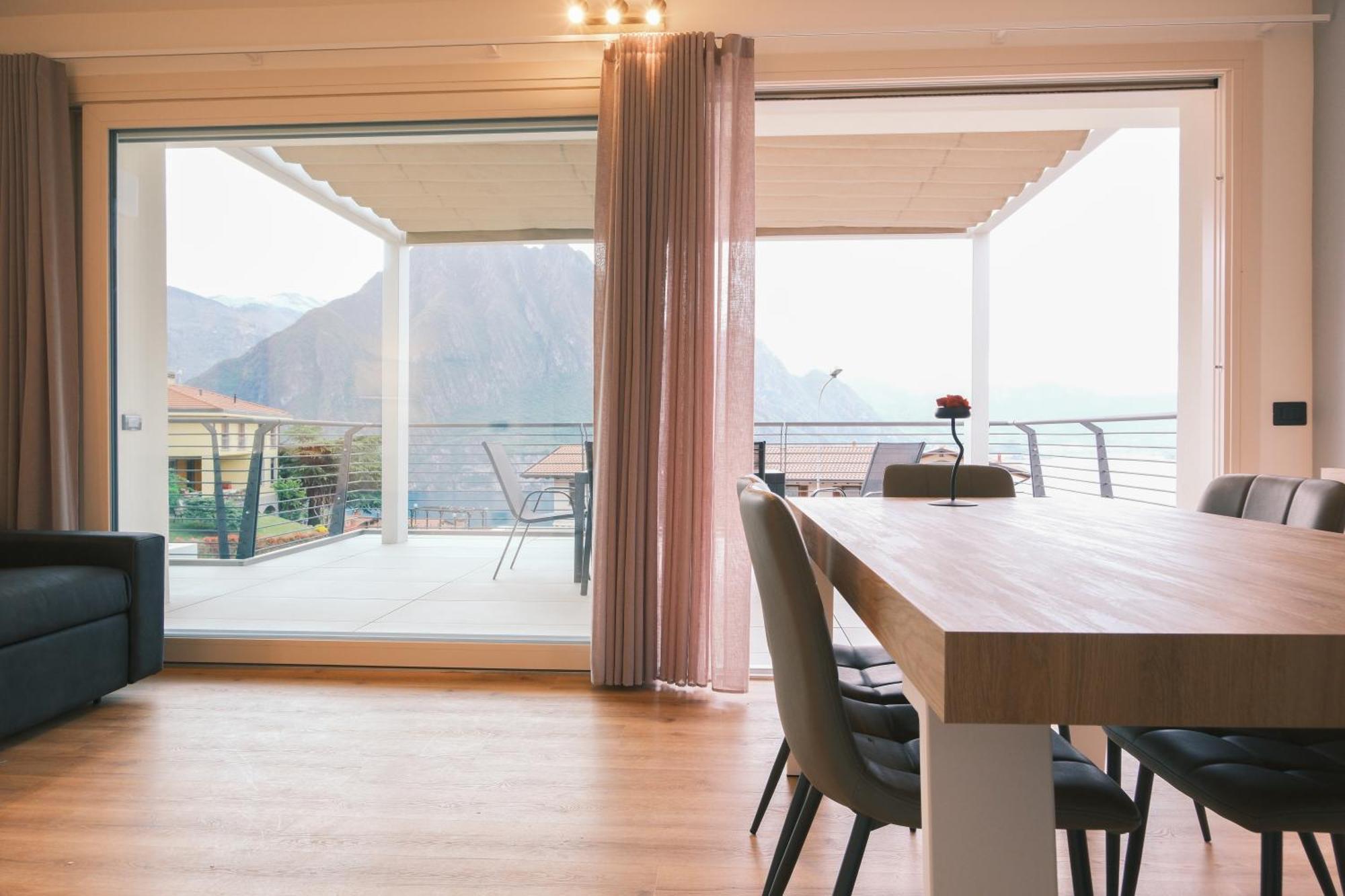 Costa Blu - Terrace Overlooking The Lake & Pool Riva di Solto Buitenkant foto