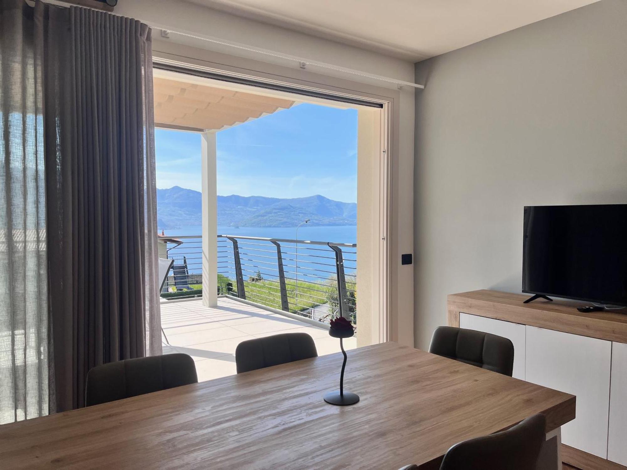 Costa Blu - Terrace Overlooking The Lake & Pool Riva di Solto Buitenkant foto
