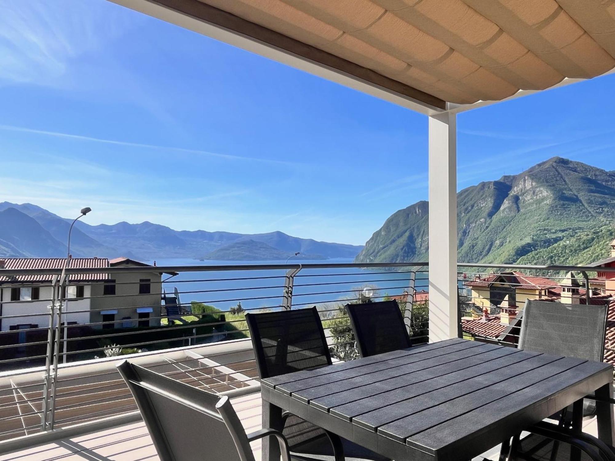 Costa Blu - Terrace Overlooking The Lake & Pool Riva di Solto Buitenkant foto