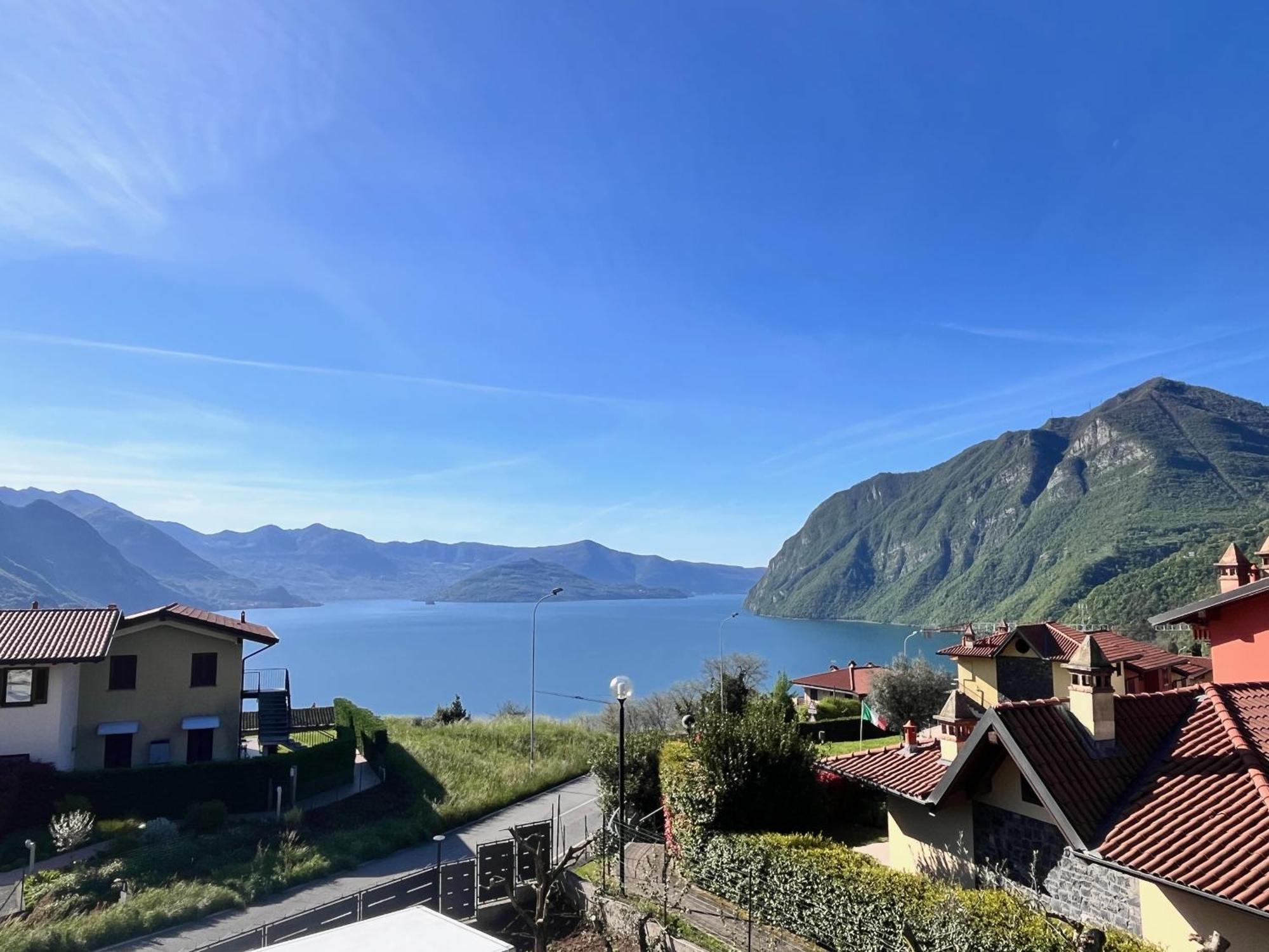 Costa Blu - Terrace Overlooking The Lake & Pool Riva di Solto Buitenkant foto