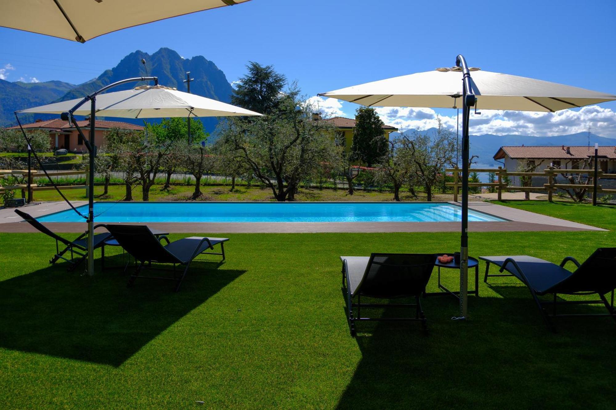 Costa Blu - Terrace Overlooking The Lake & Pool Riva di Solto Buitenkant foto