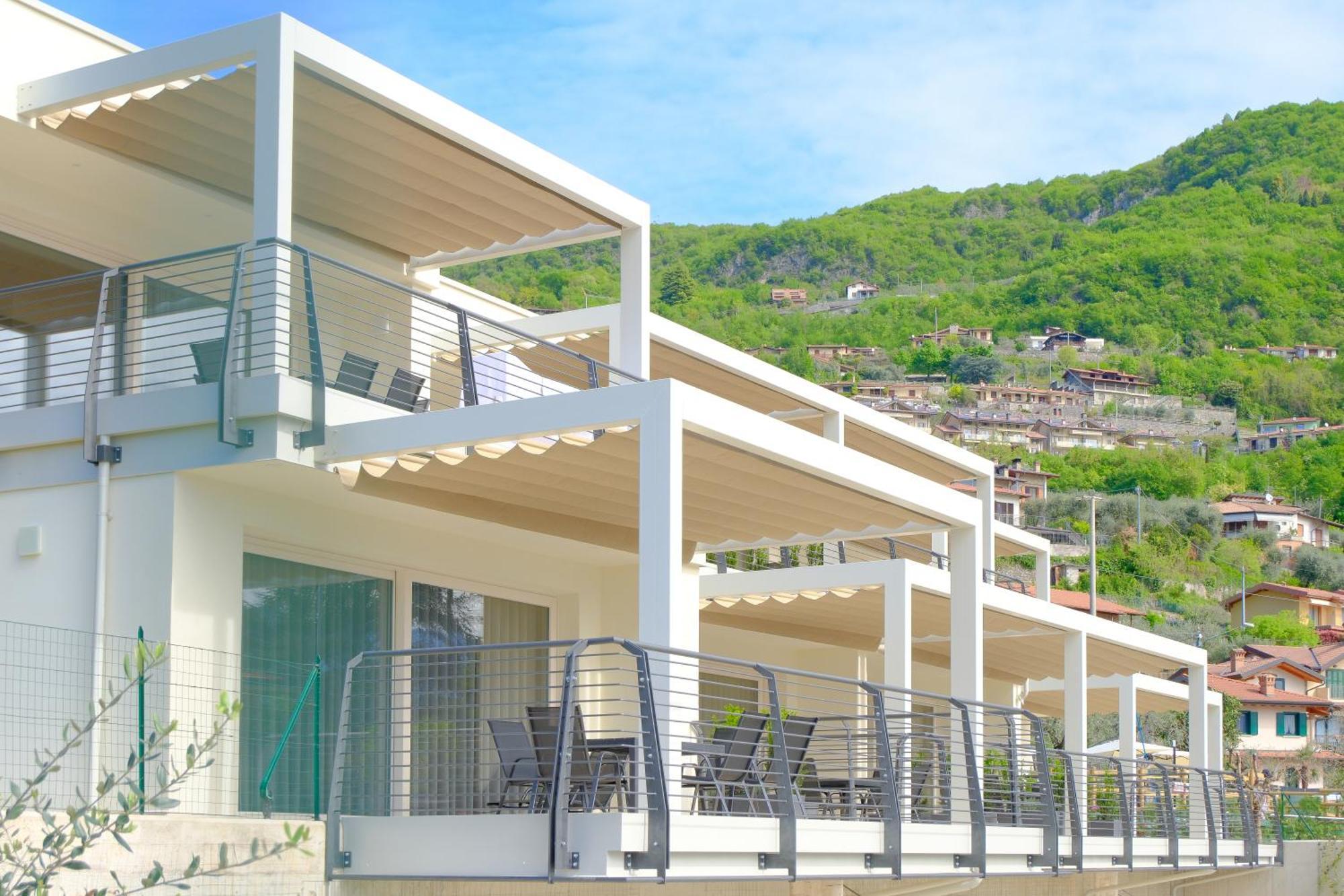 Costa Blu - Terrace Overlooking The Lake & Pool Riva di Solto Buitenkant foto