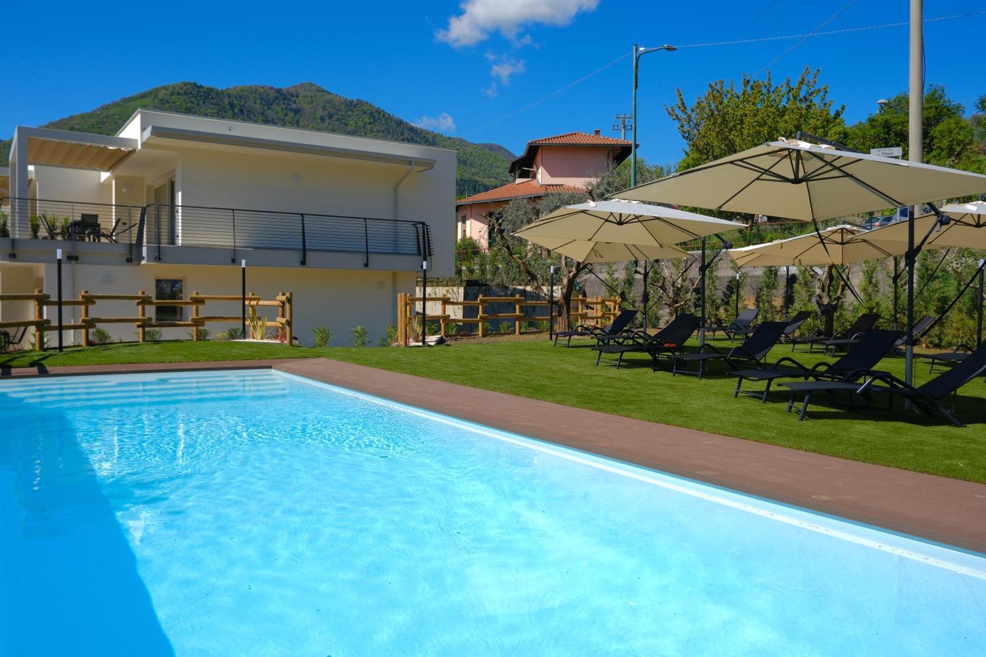 Costa Blu - Terrace Overlooking The Lake & Pool Riva di Solto Buitenkant foto