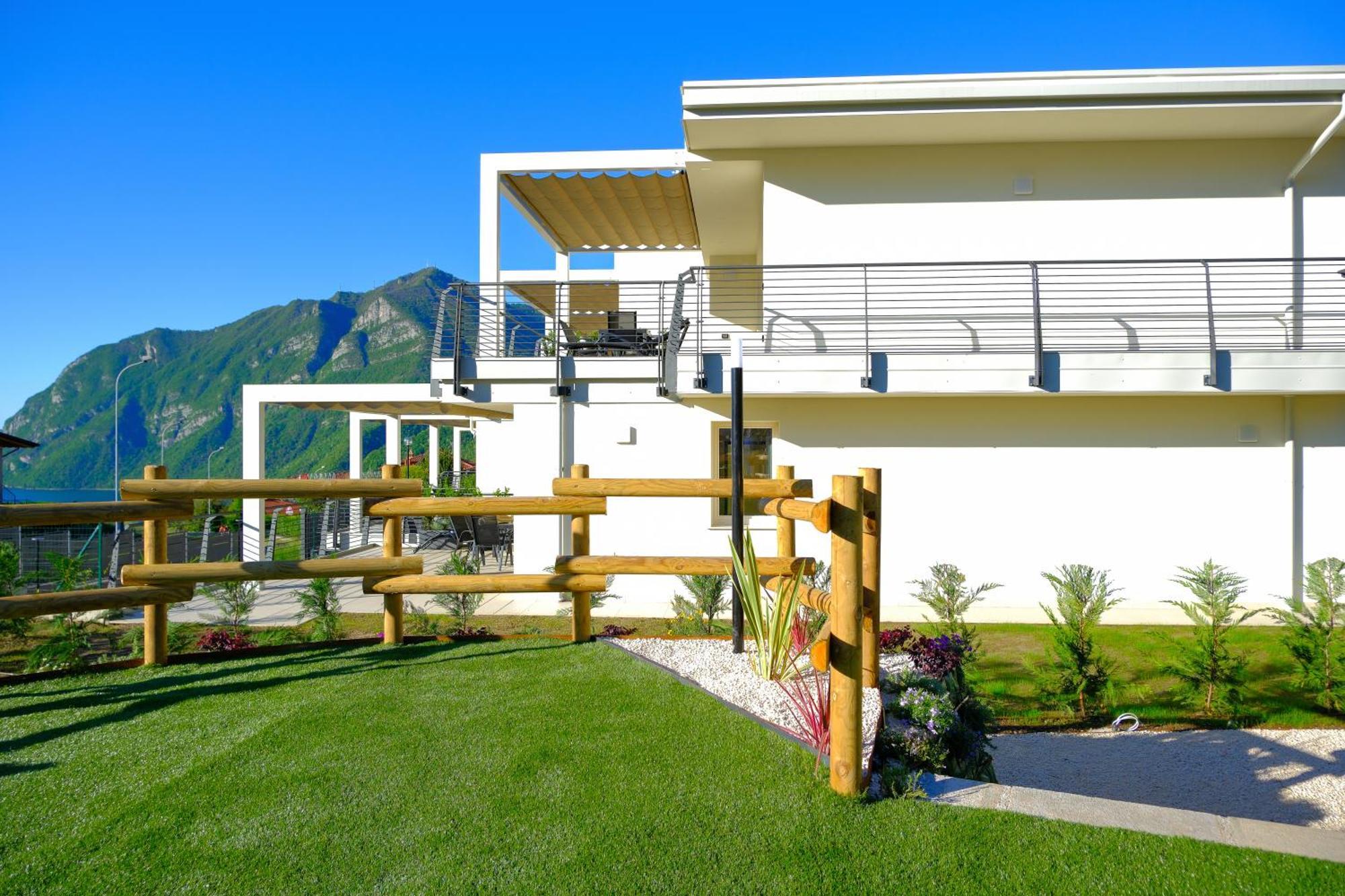 Costa Blu - Terrace Overlooking The Lake & Pool Riva di Solto Buitenkant foto