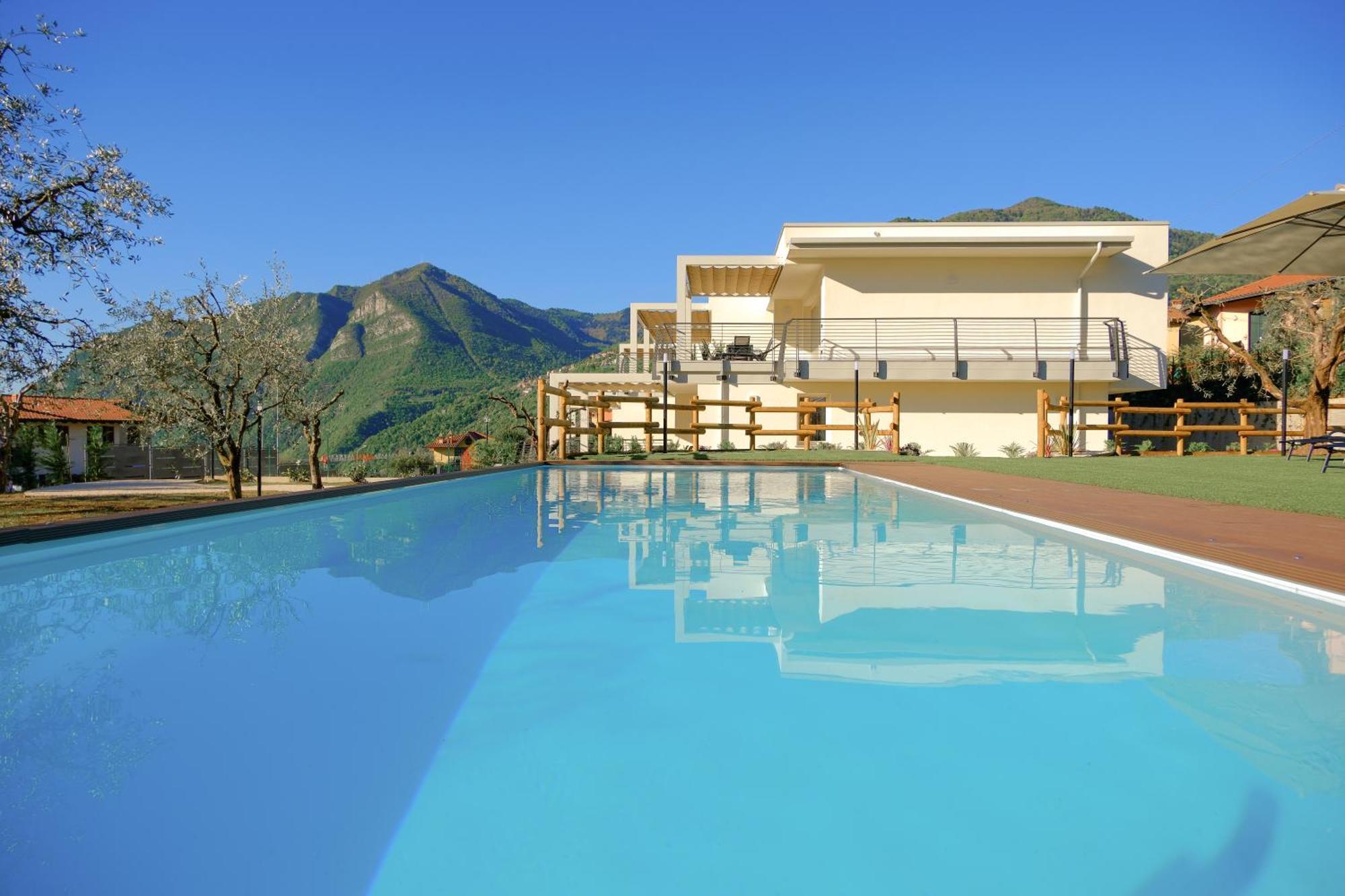 Costa Blu - Terrace Overlooking The Lake & Pool Riva di Solto Buitenkant foto