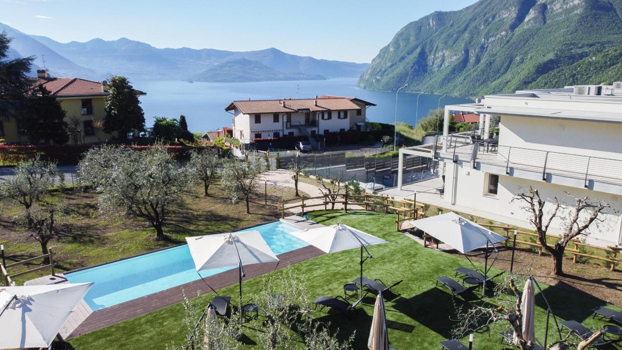 Costa Blu - Terrace Overlooking The Lake & Pool Riva di Solto Buitenkant foto